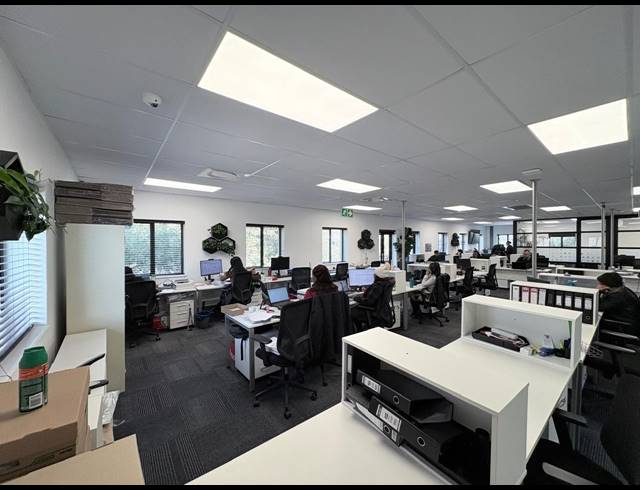 271M² OFFICE TO LET IN VORNA VALLEY